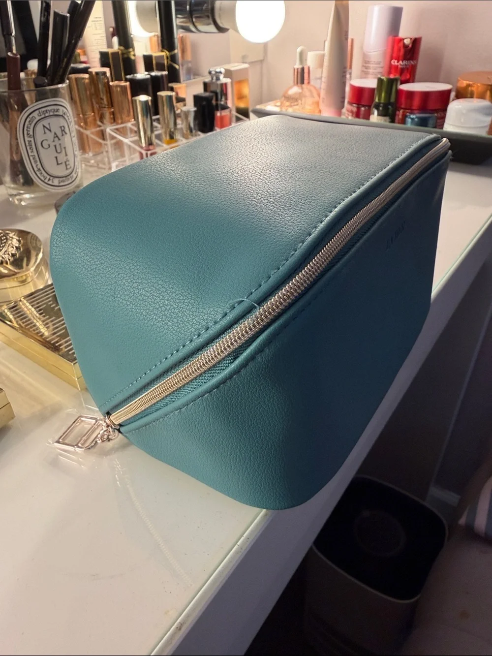 La Mer Teal Leather Zip Cosmetic Case